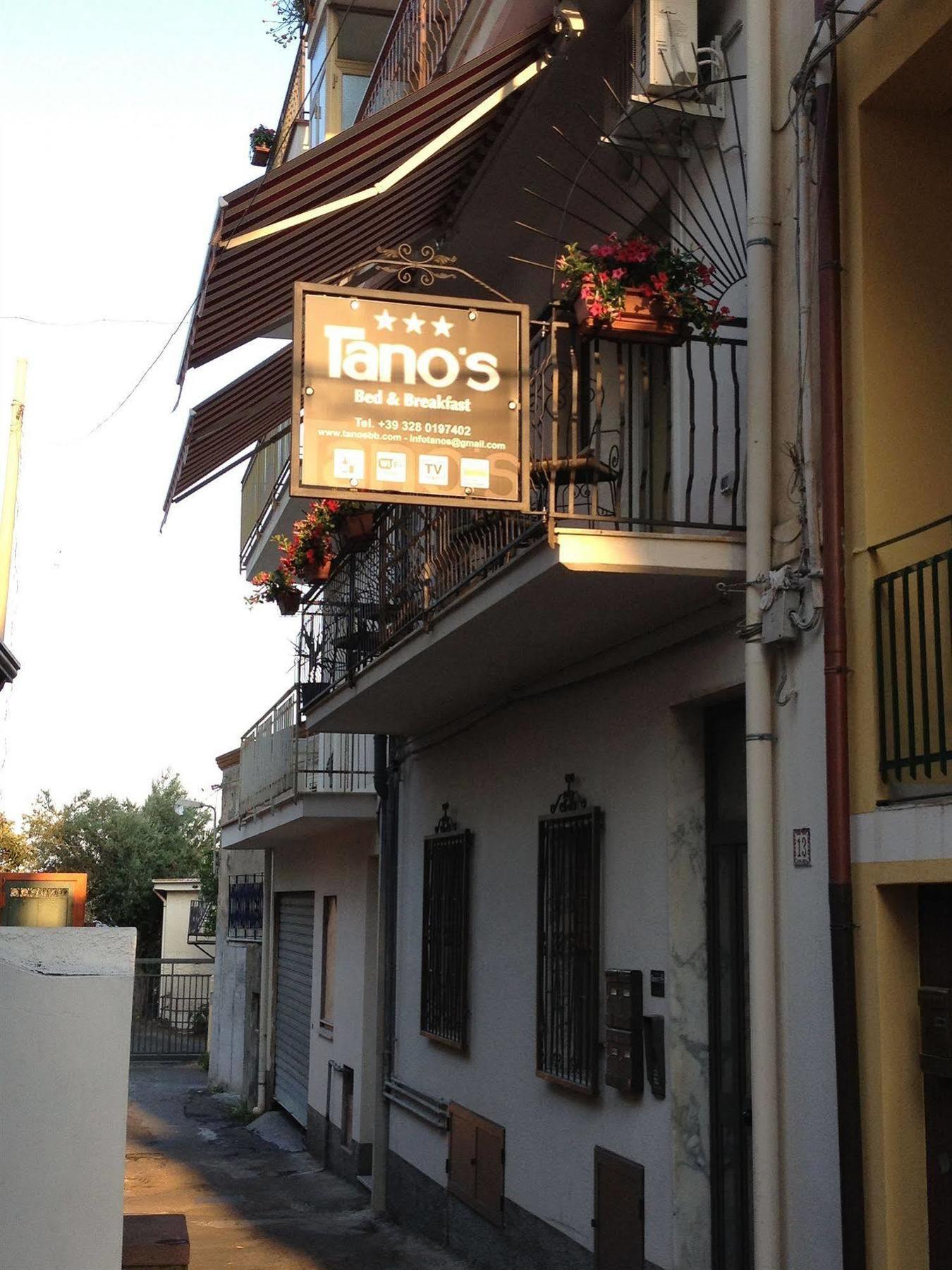 Tano's Apartment Giardini Naxos